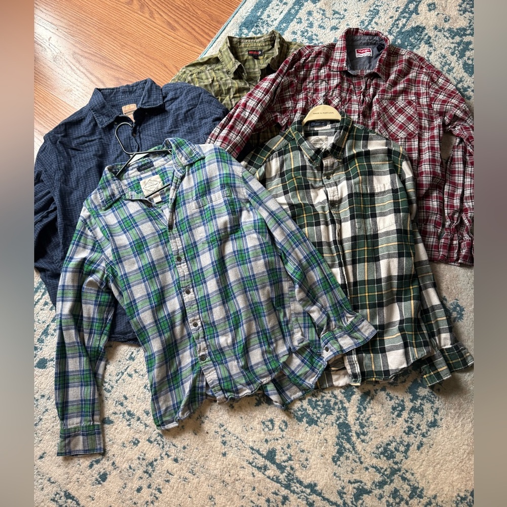 LOT Mens Button Down Collared Shirts, L